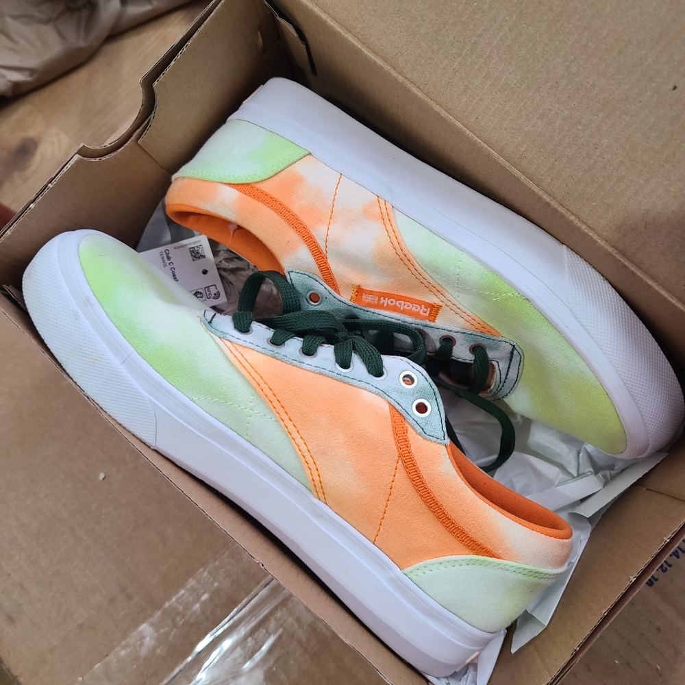 Reebok Vibrant Orange and Green Sneakers 6.5 men/8.5 women - worn only once!